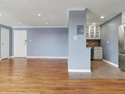 2016 N Adams St APT 812