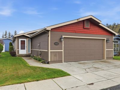 1042 W Sunny Creek Cir