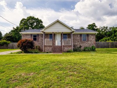 104 Circle Dr