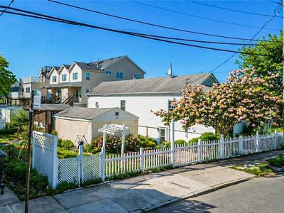 637 Oceanside Ave