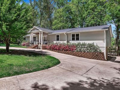 400 Paradise Cir