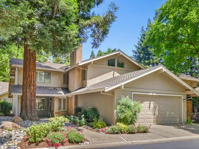 2044 University Park Dr