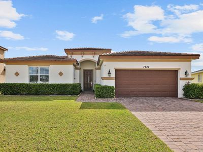 7222 NW Farnsworth Circle