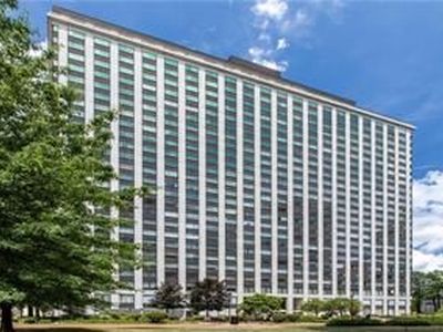 320 Fort Duquesne Blvd APT 22A