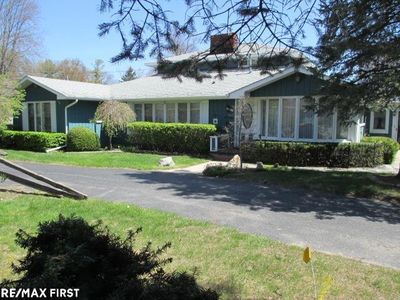 6004 Lakeshore Rd
