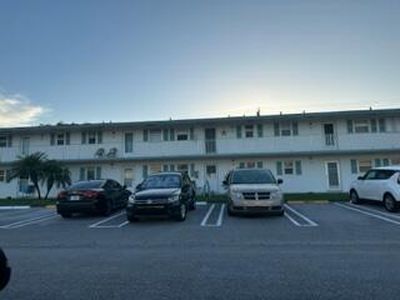 1117 Lake Terrace #102