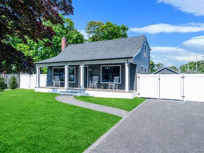 11 Lakewood Avenue
