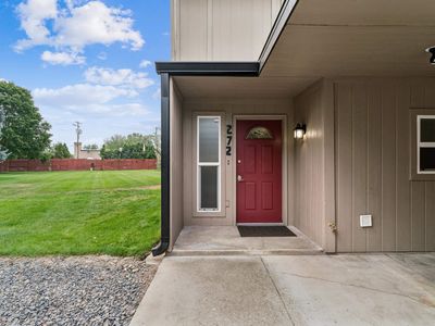 272 N Eagle Glen Ln