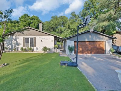 1124 Tyra Ln