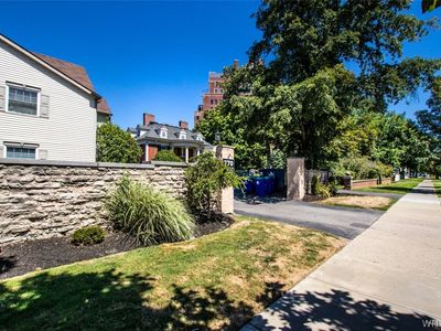 770 W Ferry St APT 19B