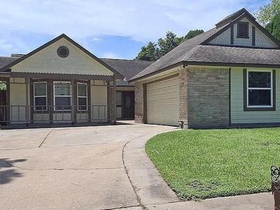 12007 Fairpoint Dr