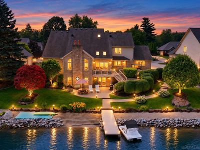 Property at 8893 Chestnut Run Dr, Shelby Township, MI