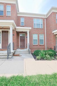 211 E Rochelle St