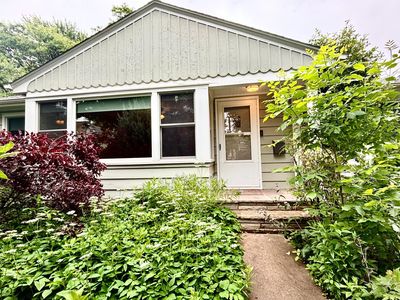 2527 Cleveland St NE