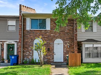 435 W 4th St