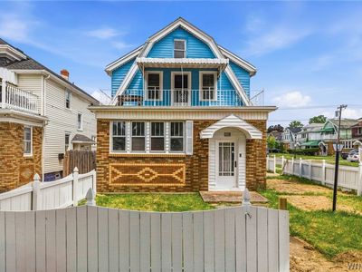 220 Davidson Ave