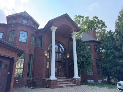 410 Bard Ave