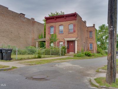 893 River Street