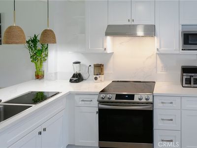 Property at 521 S Lyon St Unit 11, Santa Ana, CA