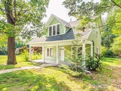 648 Lakeshore Dr