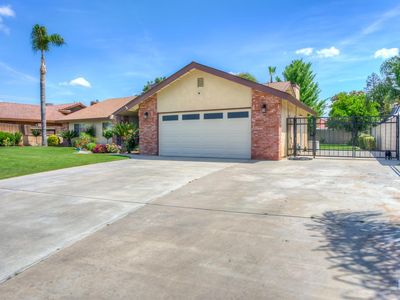 8906 Tillson Way