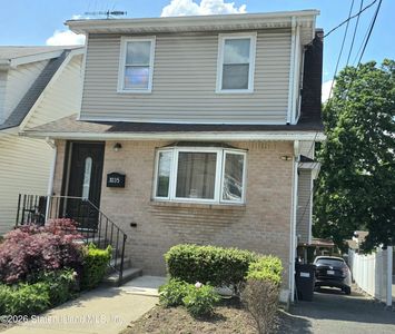 1035 Victory Blvd