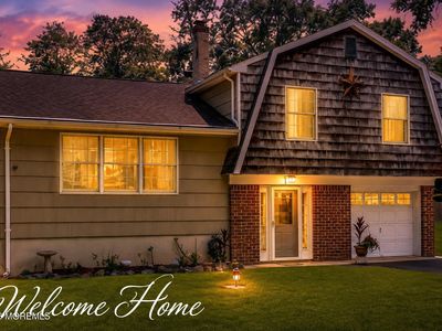 50 Serpentine Drive E