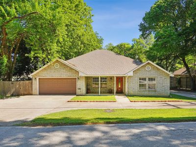 211 Ashford Ln