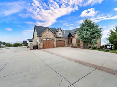 192 E Lakeside Ct