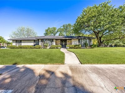 6101 Stillwood Dr