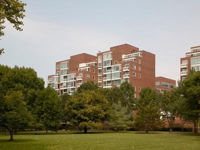 975 Memorial Dr APT 403