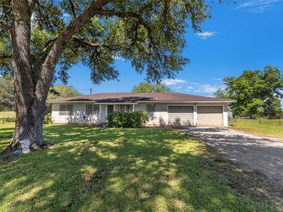 Property at 2602 Bootlegger Ln, Yoakum, TX
