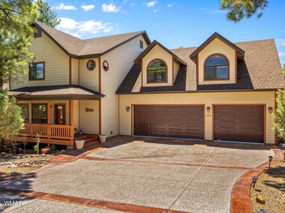 1041 E Pine Oaks Dr