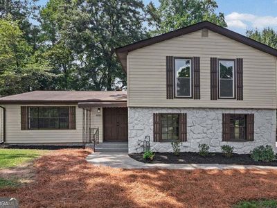 6883 Creekmoor Ln