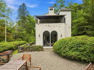 185 Old West Point Road E
