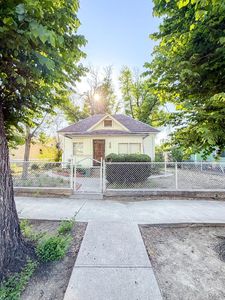 208 Lewis Ave