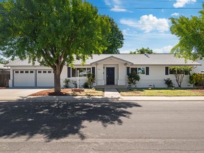 Property at 2707 Warwick Ln, Modesto, CA