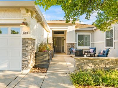 4704 Gatwick Ct