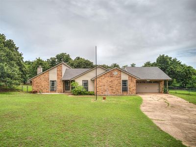 3904 Redbud Ln