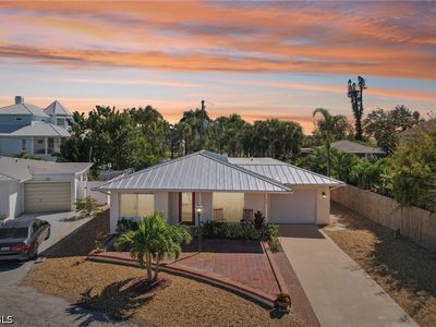 210 Hibiscus Dr