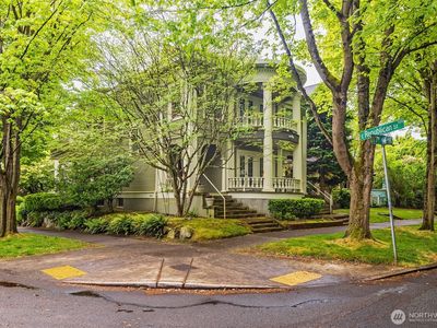 1709 E Republican Street #6