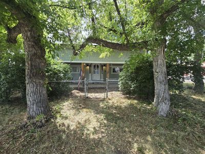 401 Maple Ave