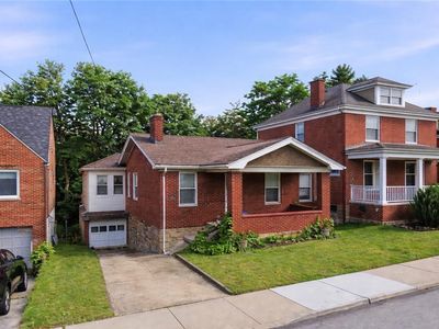 2406 Pioneer Ave