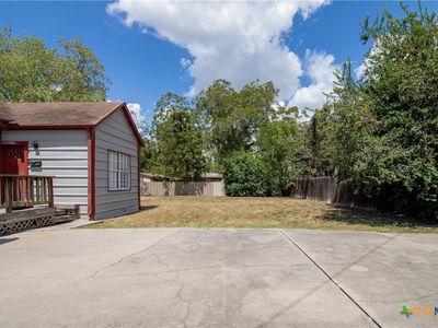 306 W Brazos St