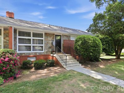 4500 Woodlark Ln
