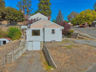 319 E Bartlett Avenue
