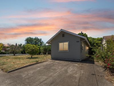 402 Grove Avenue