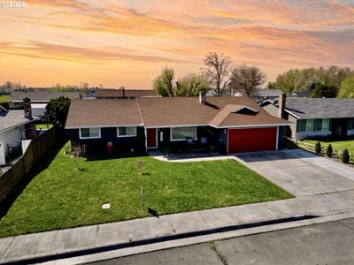 825 W Division Ave