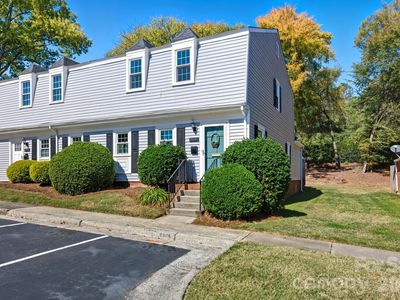 8005 Regent Park Ln