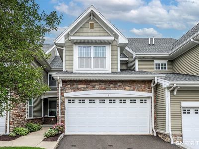 18 Lawrence Avenue #18